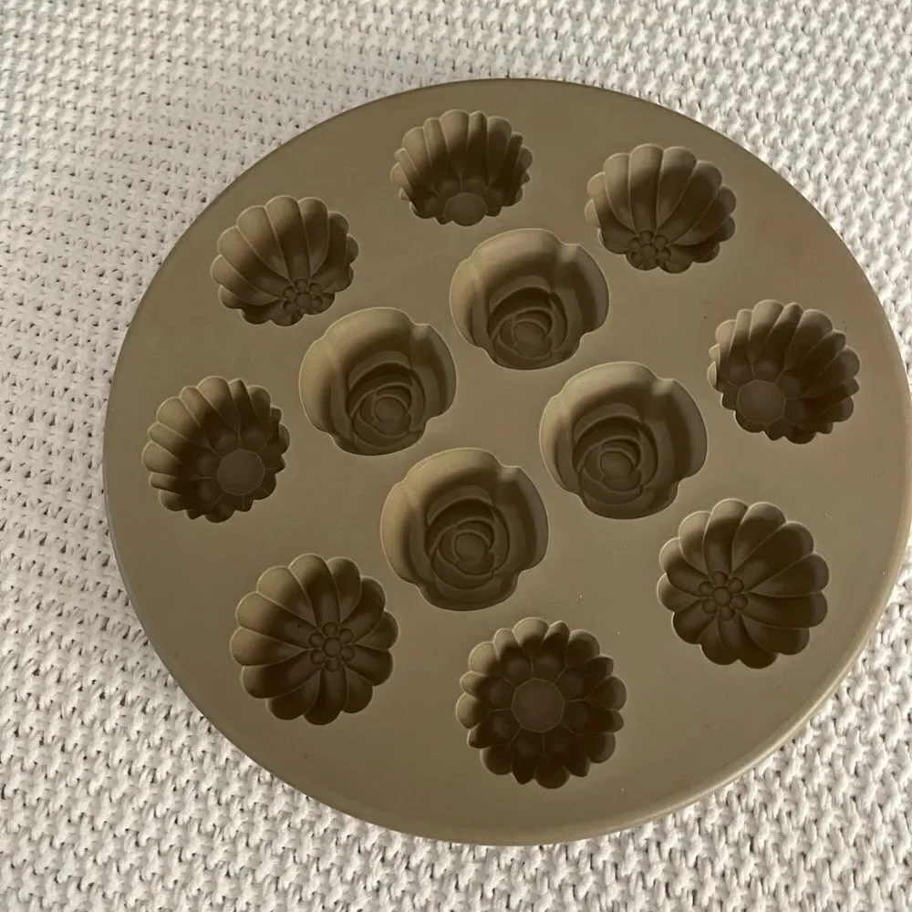 ‎Pampered Chef silicone flower mold cupcakes candy